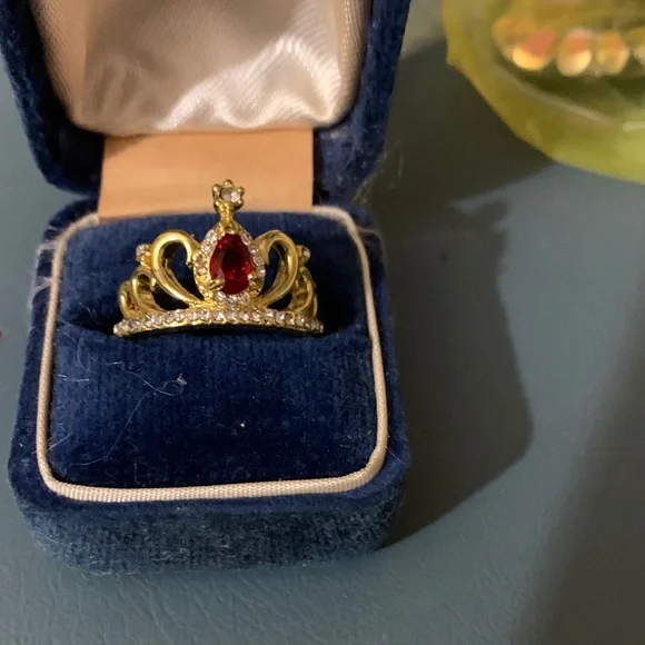 Tiara Princess Crown Ruby Gold Tone Ring size 6 - Picture 1 of 3